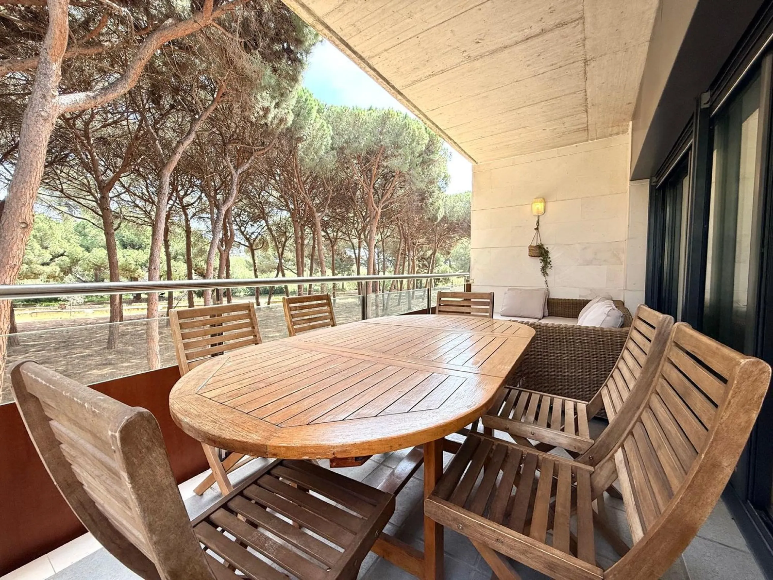 Piso moderno con terraza y servicios premium a 20 metros del mar en Cambrils