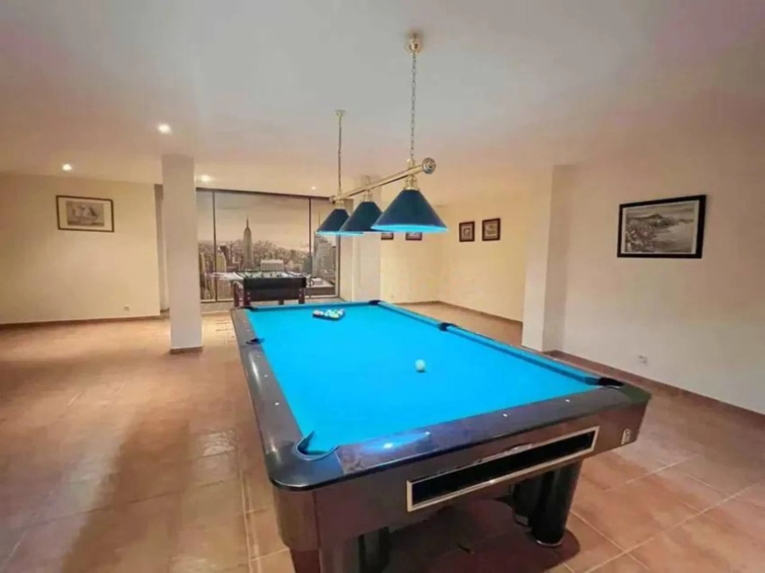 Nestled directly on the front line of the renowned Los Flamingos Golf Resort, this spectacular villa represents the perfect blend of classic and modern styling in one of Benahavis´ most prestigious and secure residential enclaves. Set amidst rolling green