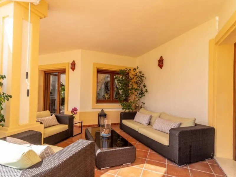Nestled directly on the front line of the renowned Los Flamingos Golf Resort, this spectacular villa represents the perfect blend of classic and modern styling in one of Benahavis´ most prestigious and secure residential enclaves. Set amidst rolling green
