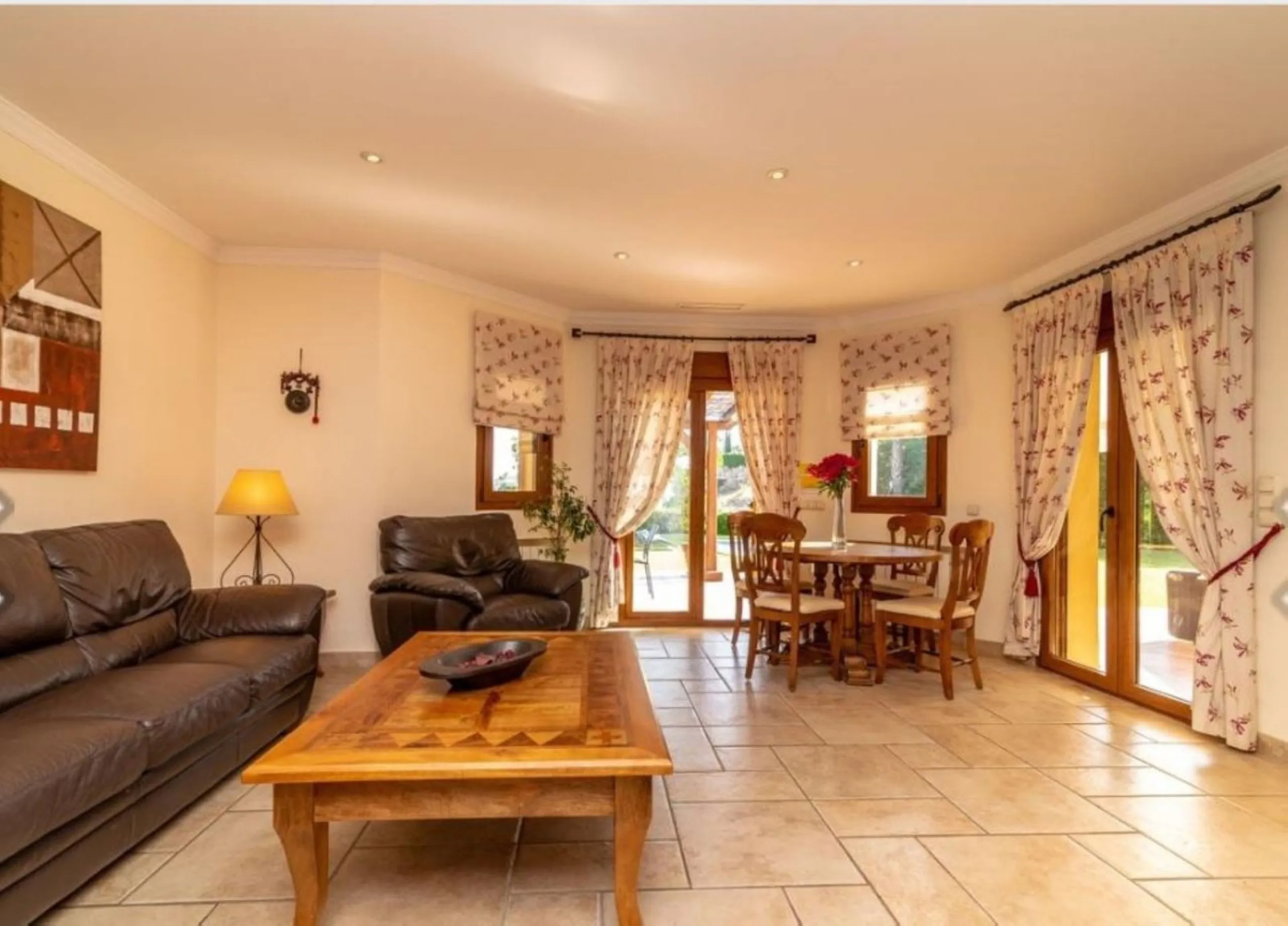 Nestled directly on the front line of the renowned Los Flamingos Golf Resort, this spectacular villa represents the perfect blend of classic and modern styling in one of Benahavis´ most prestigious and secure residential enclaves. Set amidst rolling green