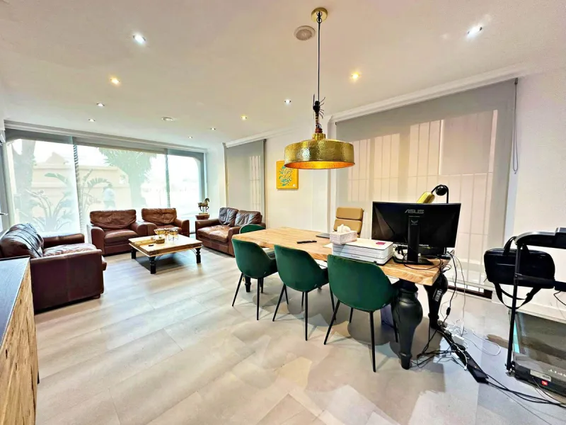 FREEHOLD  : Renovated Office Space – Prime Location by the Beach