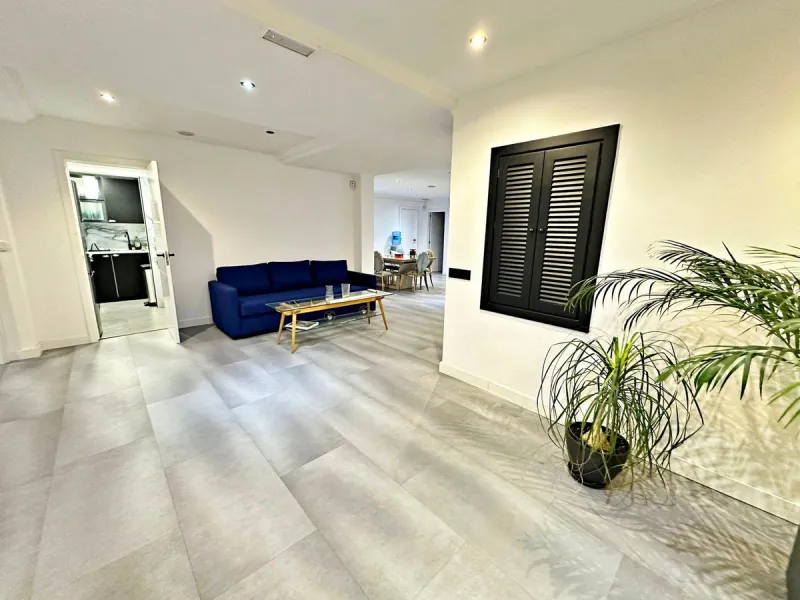 FREEHOLD  : Renovated Office Space – Prime Location by the Beach