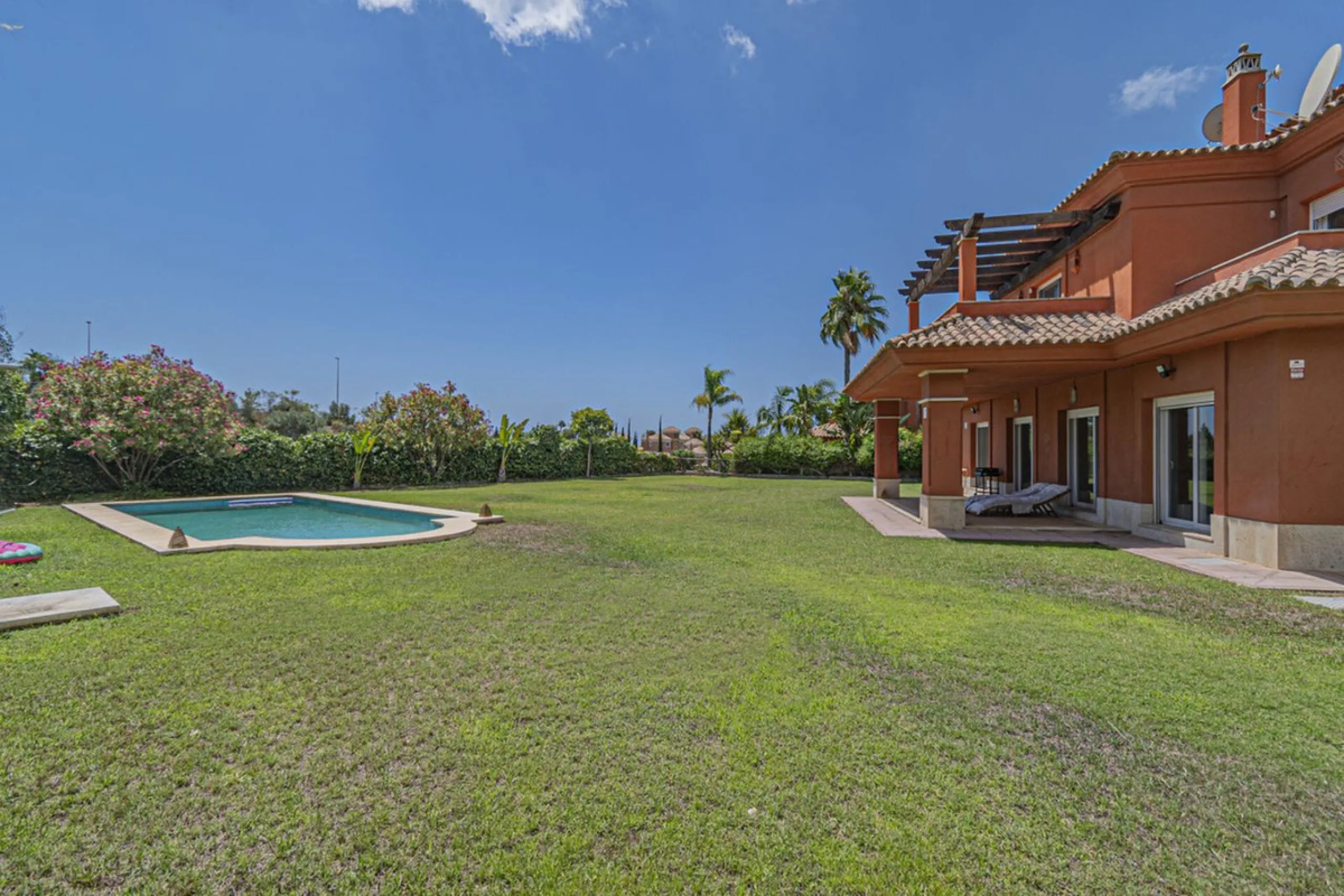 Stunning Mediterranean Villa by the Golf Course in Marbella with 24-Hour Security
