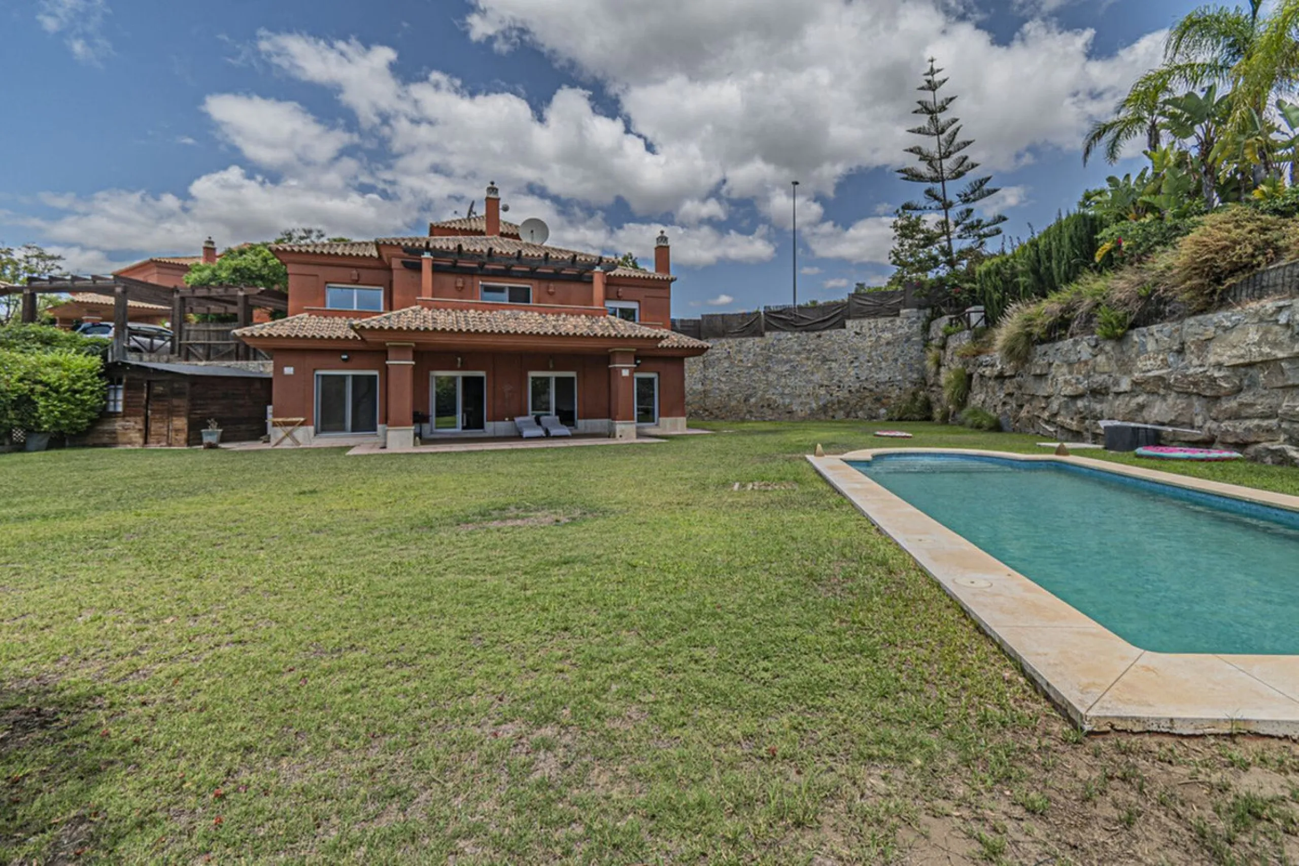 Stunning Mediterranean Villa by the Golf Course in Marbella with 24-Hour Security