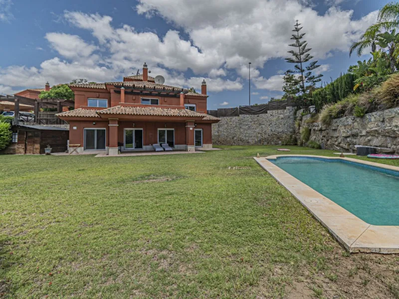 Stunning Mediterranean Villa by the Golf Course in Marbella with 24-Hour Security