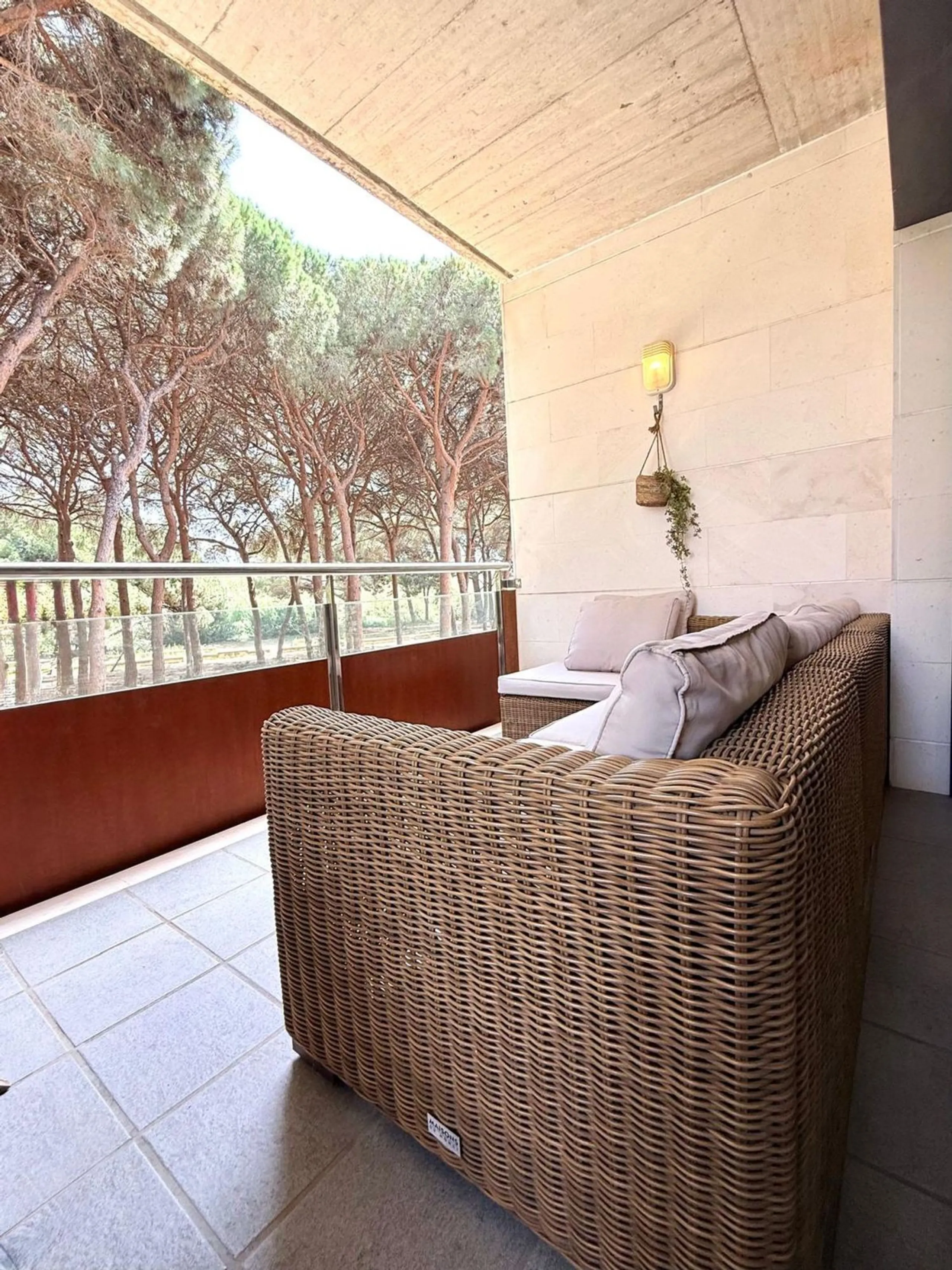 Piso moderno con terraza y servicios premium a 20 metros del mar en Cambrils