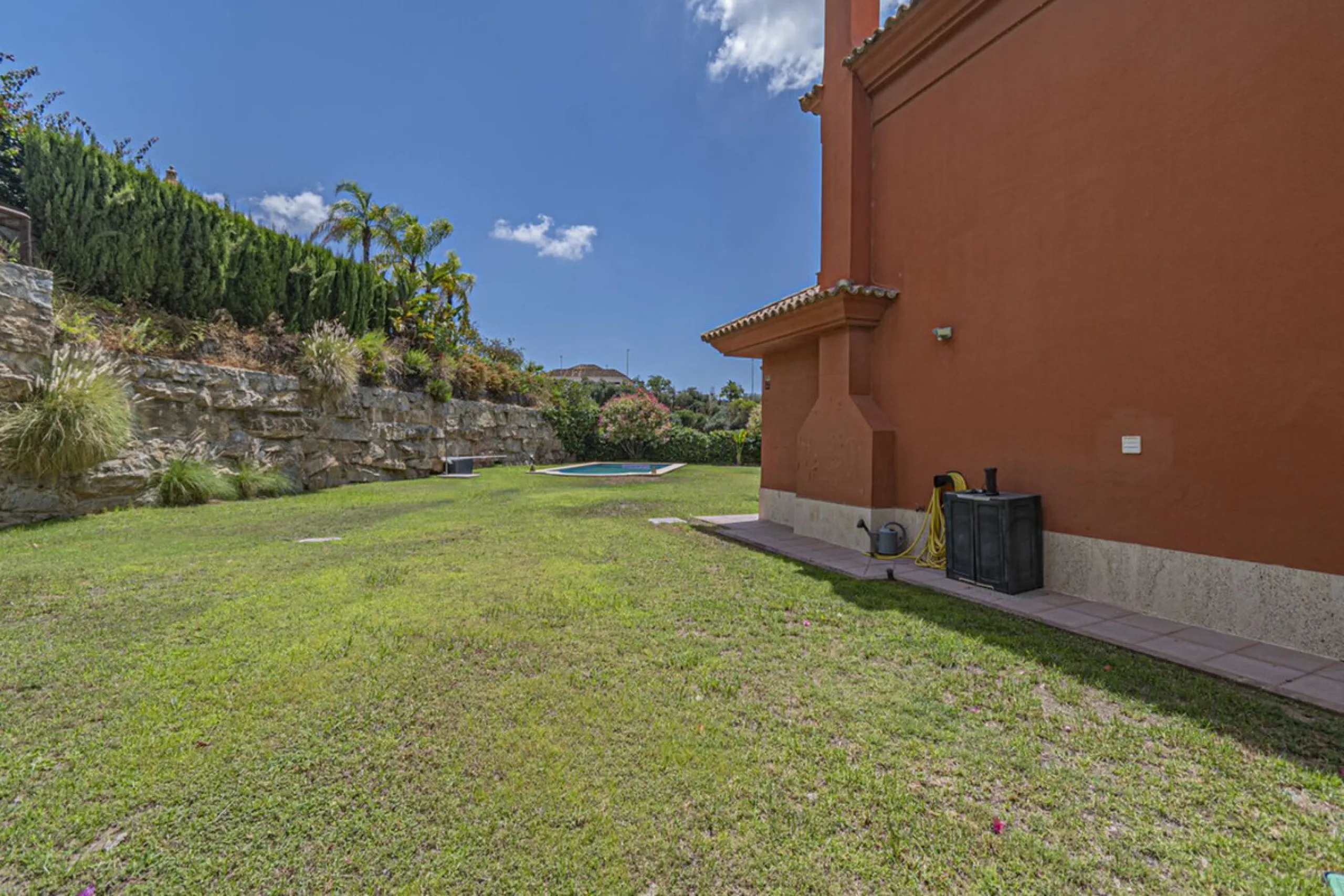 Stunning Mediterranean Villa by the Golf Course in Marbella with 24-Hour Security