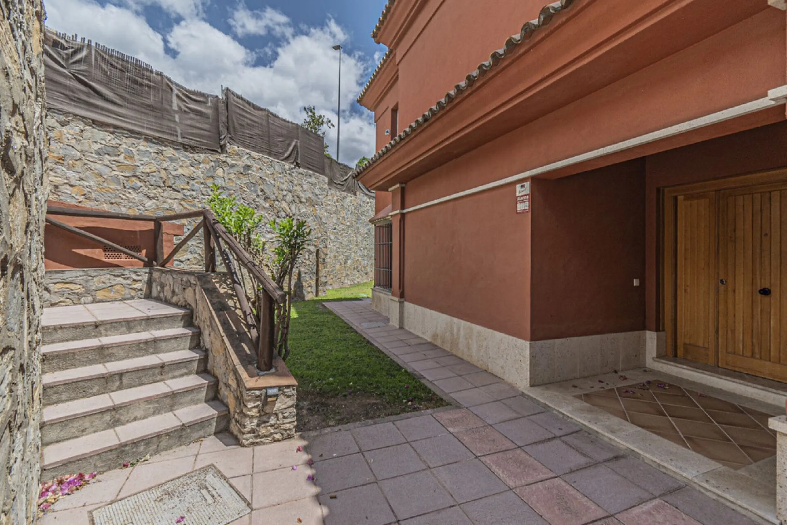 Stunning Mediterranean Villa by the Golf Course in Marbella with 24-Hour Security