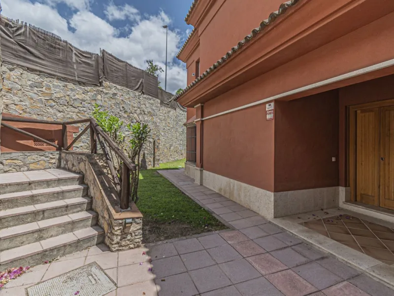 Stunning Mediterranean Villa by the Golf Course in Marbella with 24-Hour Security