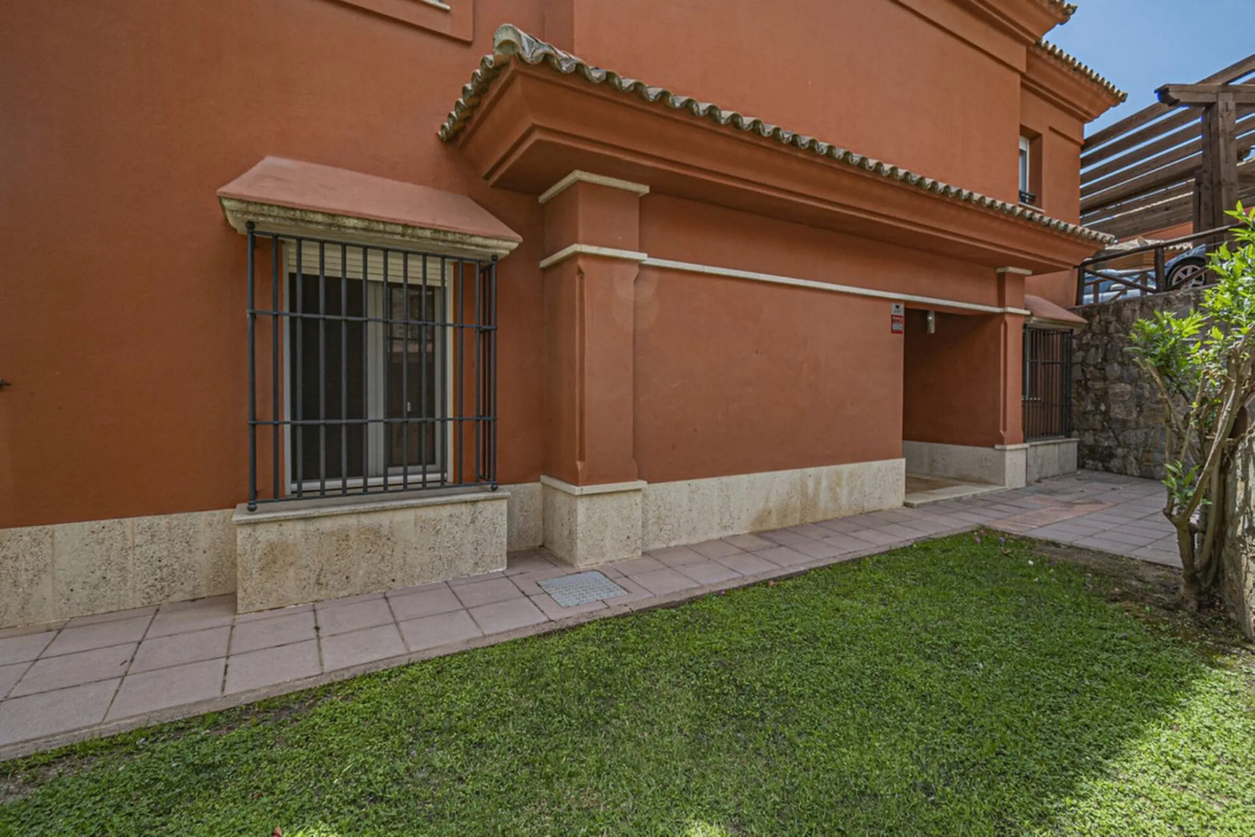 Stunning Mediterranean Villa by the Golf Course in Marbella with 24-Hour Security