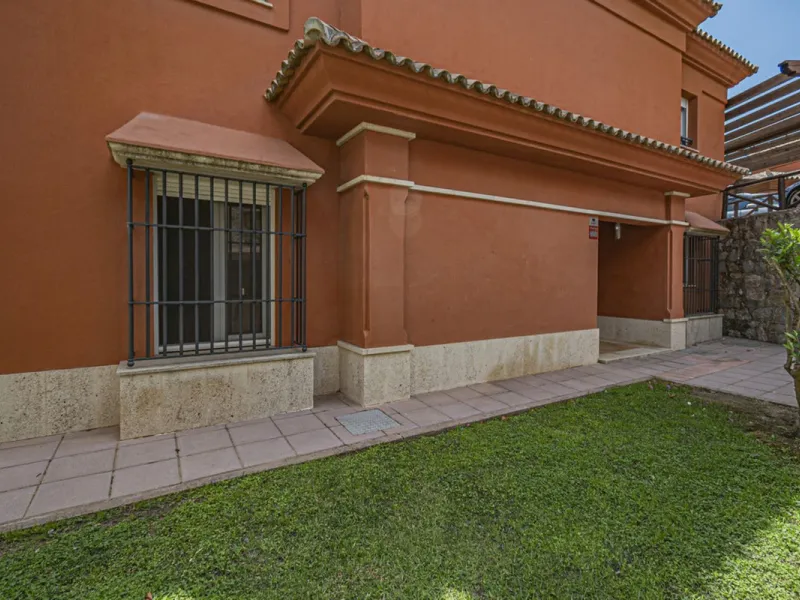 Stunning Mediterranean Villa by the Golf Course in Marbella with 24-Hour Security