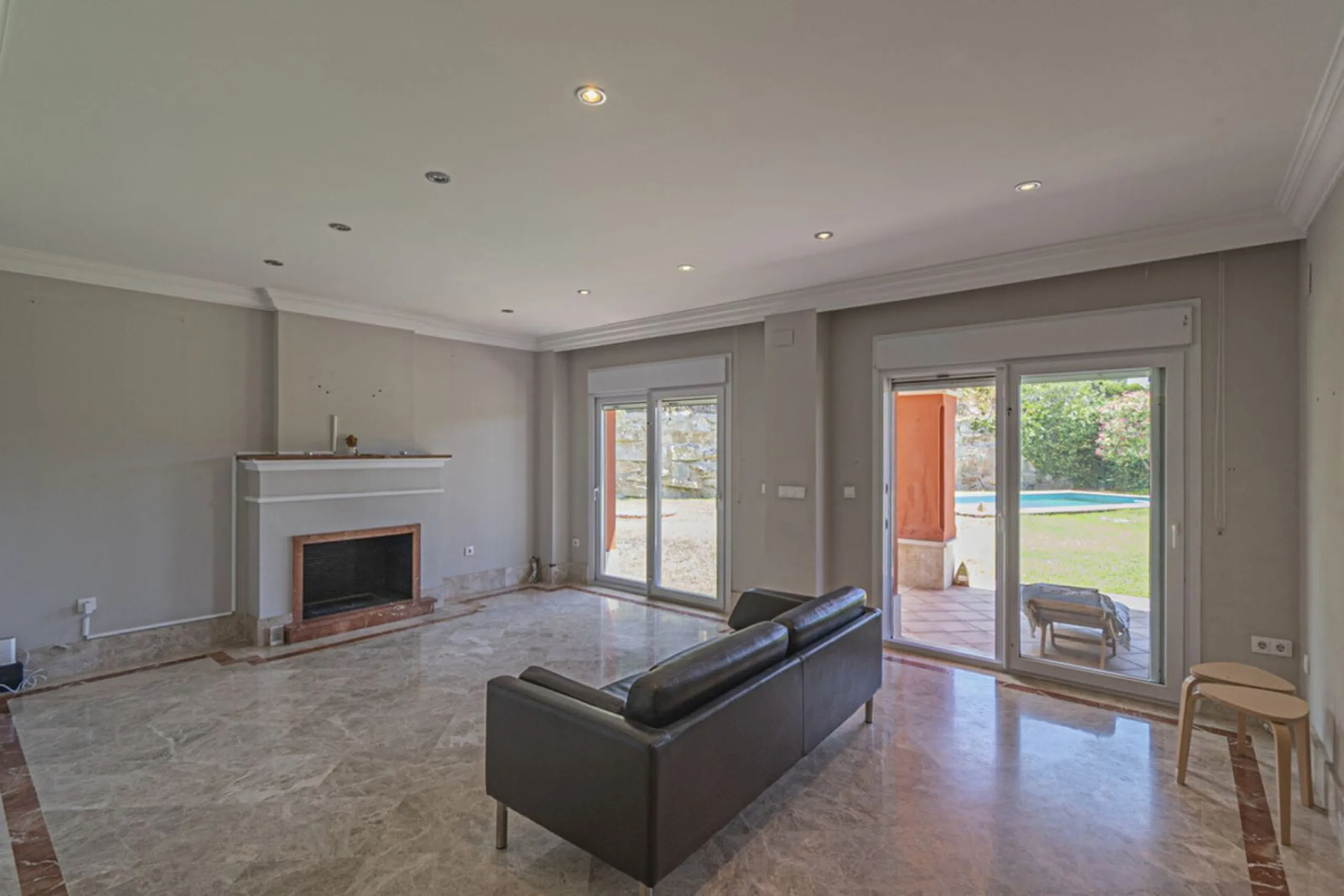 Stunning Mediterranean Villa by the Golf Course in Marbella with 24-Hour Security
