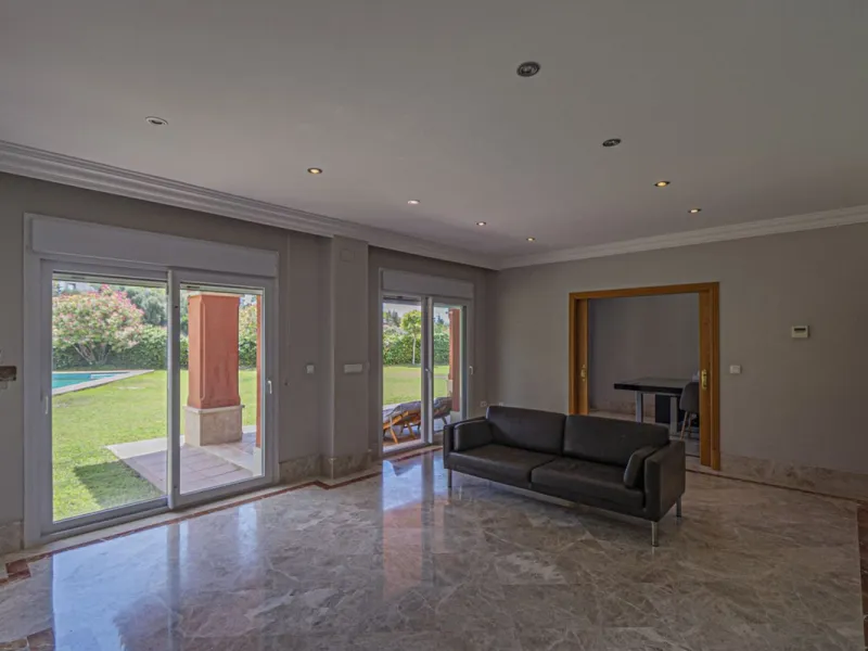 Stunning Mediterranean Villa by the Golf Course in Marbella with 24-Hour Security