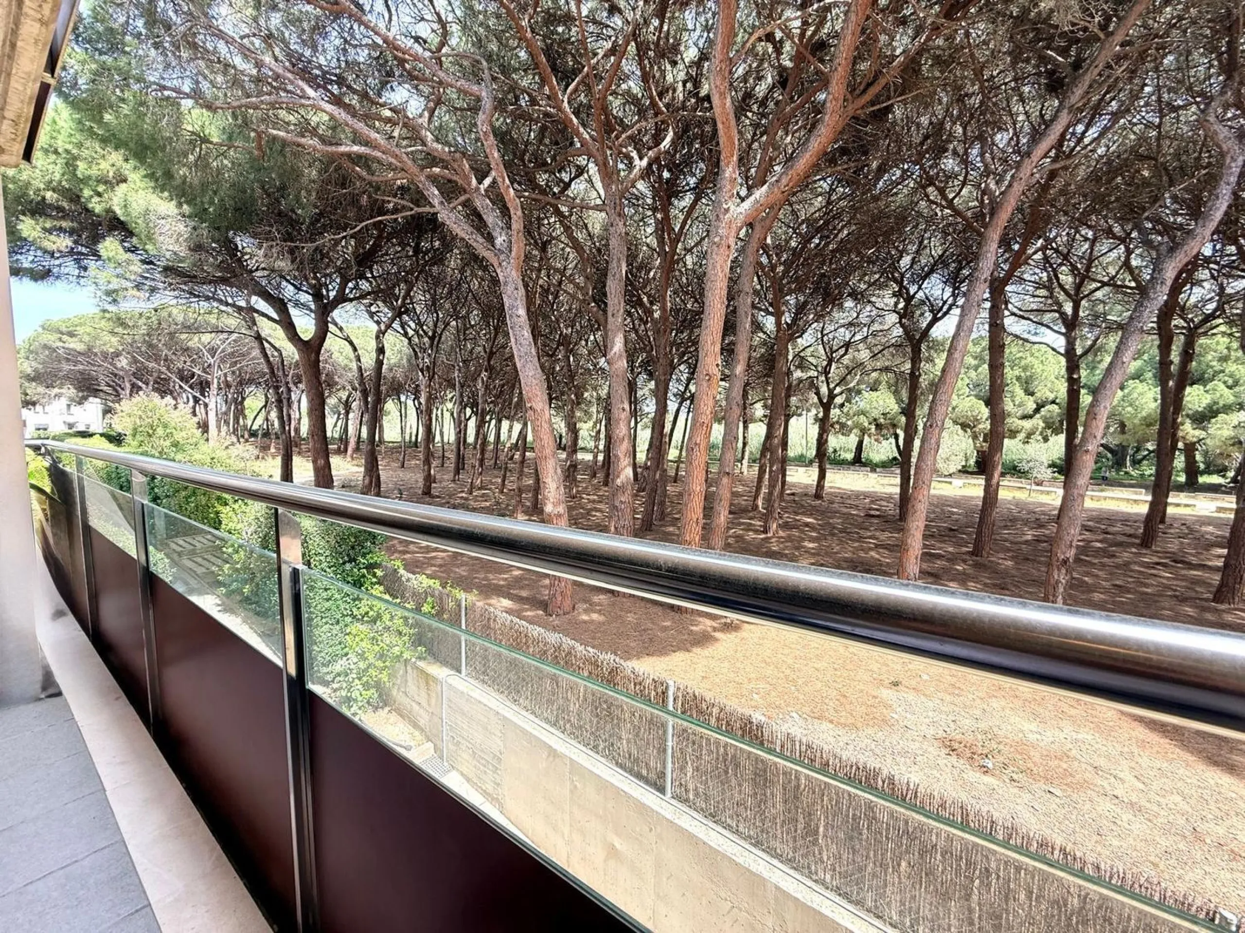 Piso moderno con terraza y servicios premium a 20 metros del mar en Cambrils