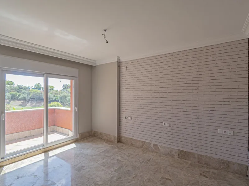 Stunning Mediterranean Villa by the Golf Course in Marbella with 24-Hour Security