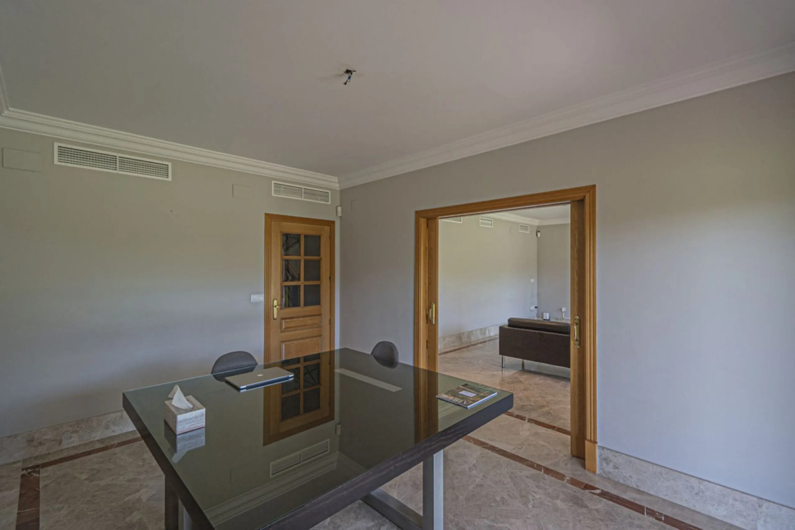 Stunning Mediterranean Villa by the Golf Course in Marbella with 24-Hour Security