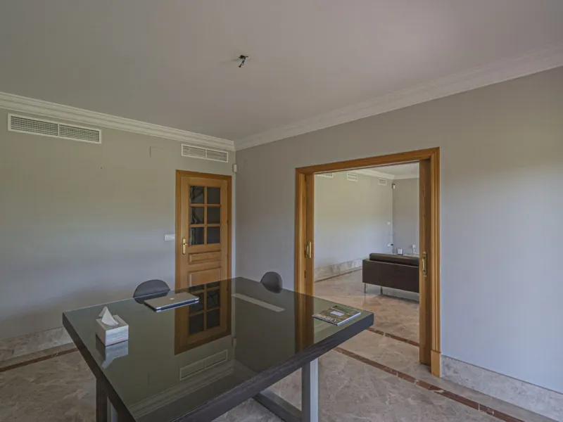 Stunning Mediterranean Villa by the Golf Course in Marbella with 24-Hour Security