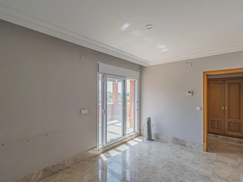Stunning Mediterranean Villa by the Golf Course in Marbella with 24-Hour Security