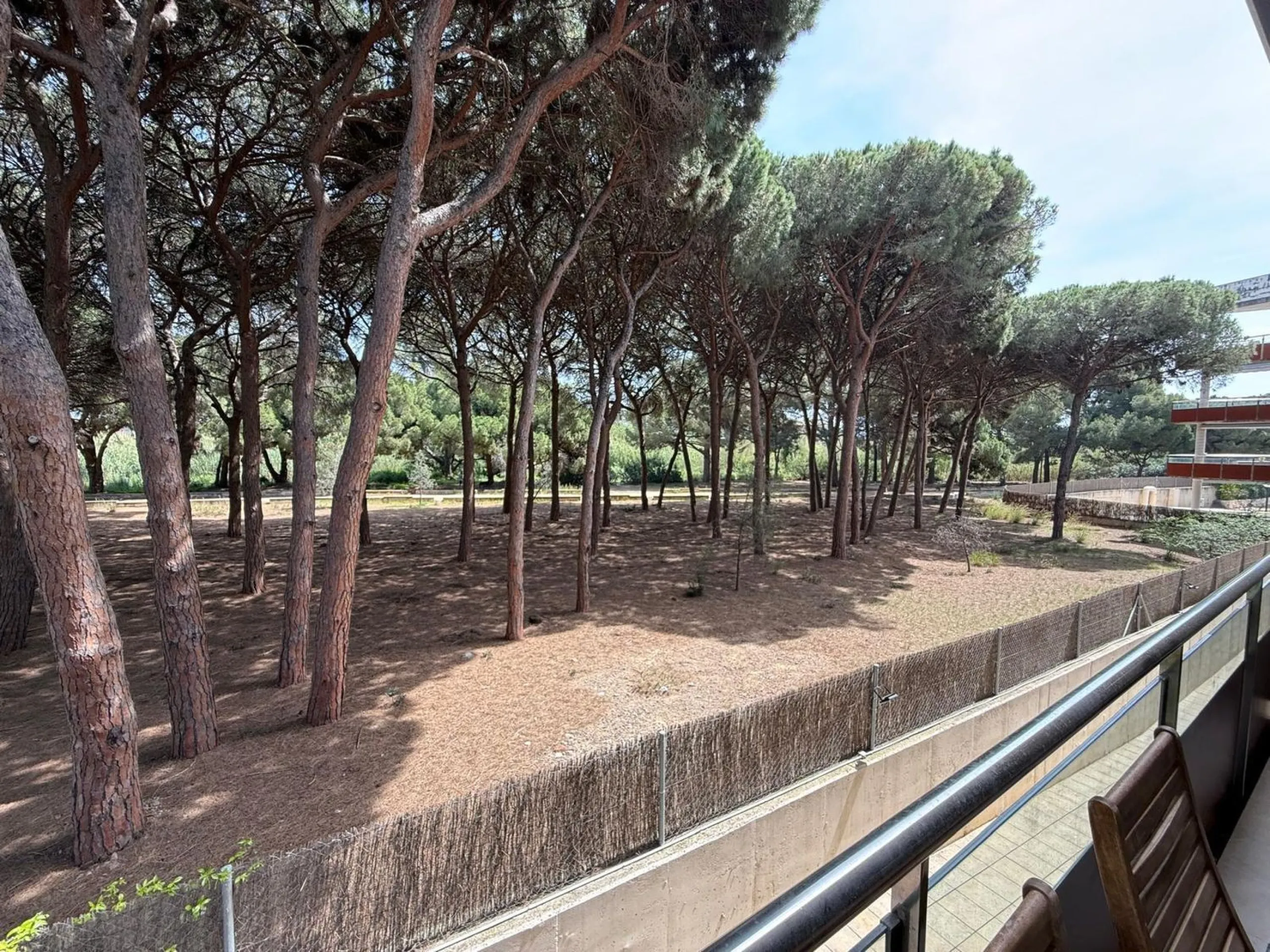 Piso moderno con terraza y servicios premium a 20 metros del mar en Cambrils