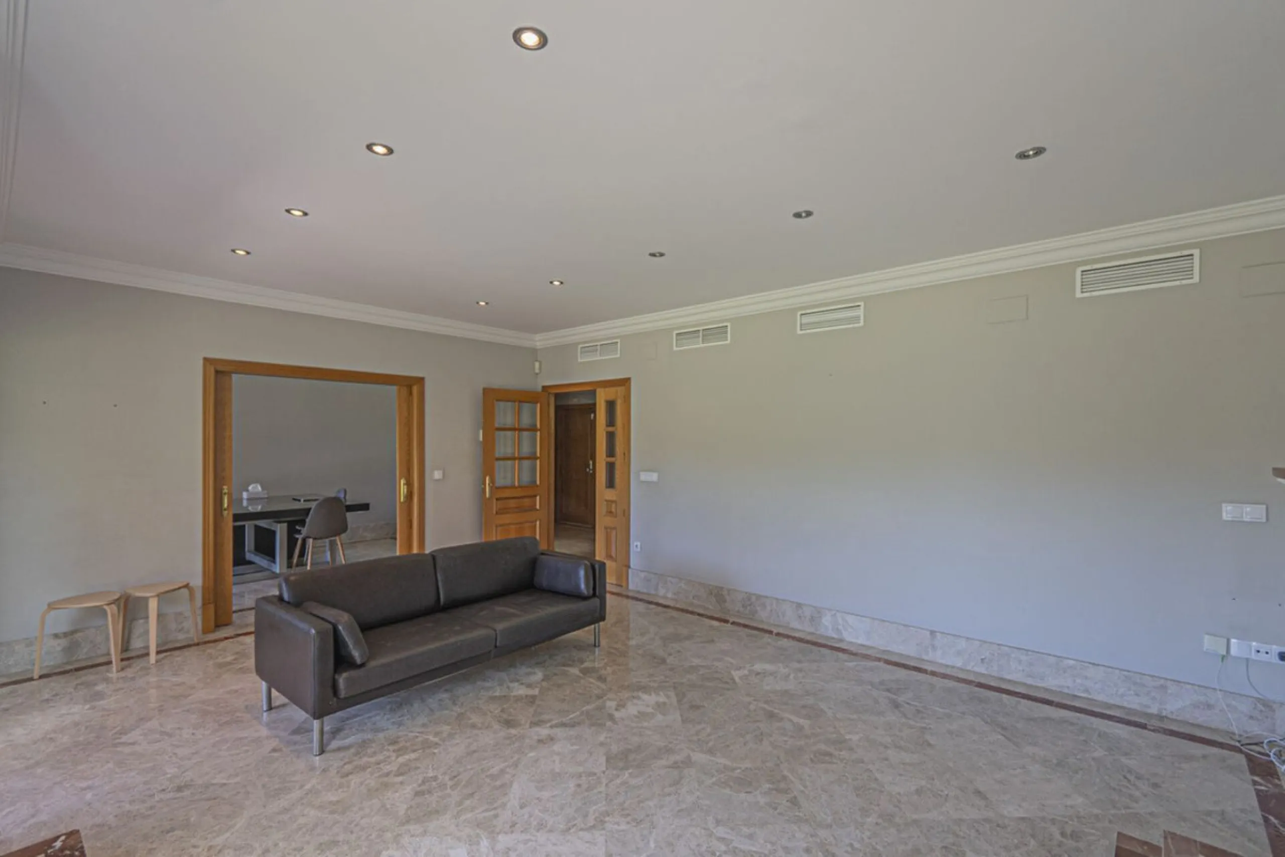 Stunning Mediterranean Villa by the Golf Course in Marbella with 24-Hour Security