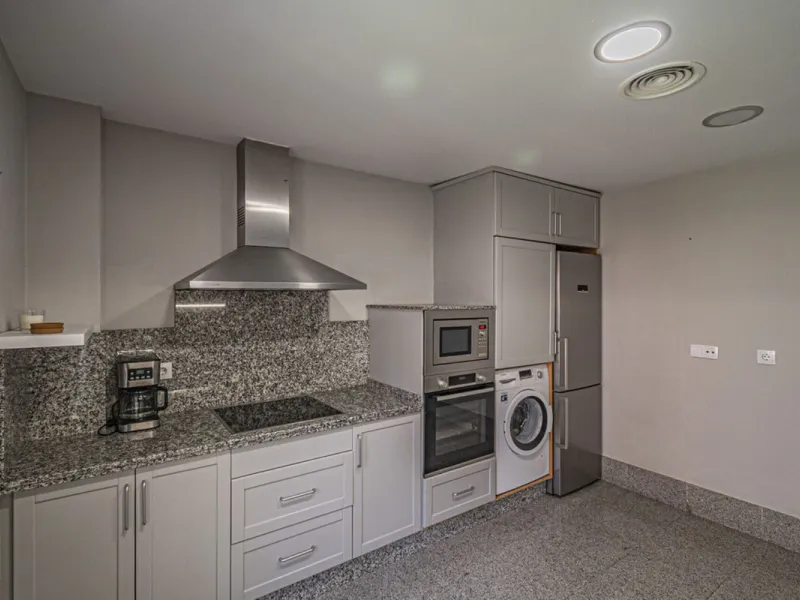 Stunning Mediterranean Villa by the Golf Course in Marbella with 24-Hour Security