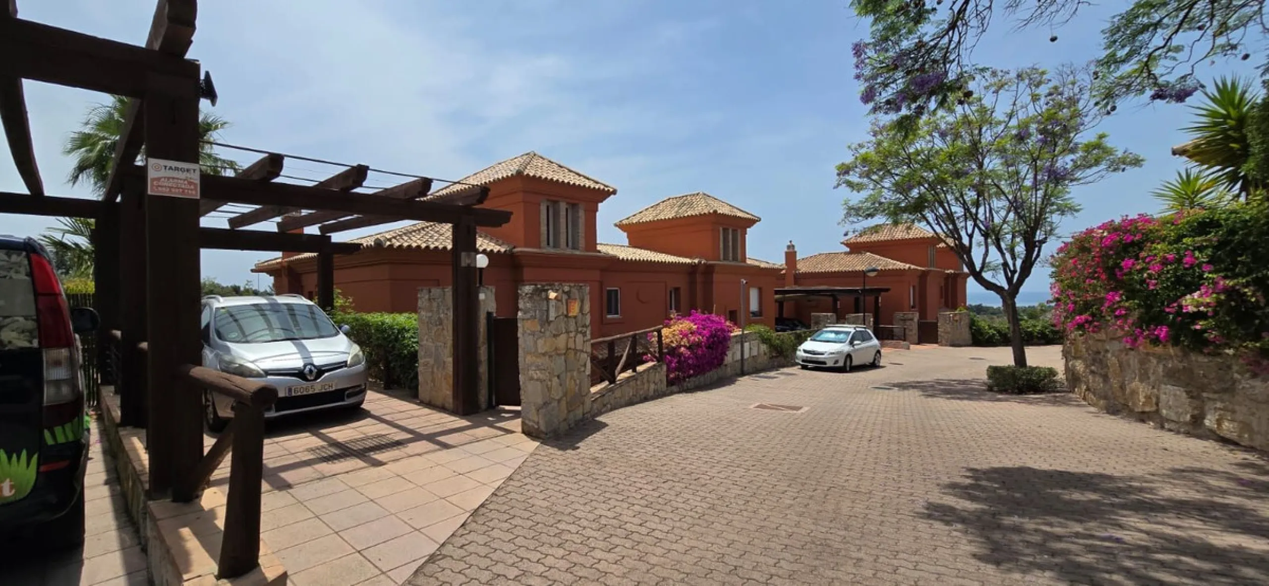 Stunning Mediterranean Villa by the Golf Course in Marbella with 24-Hour Security