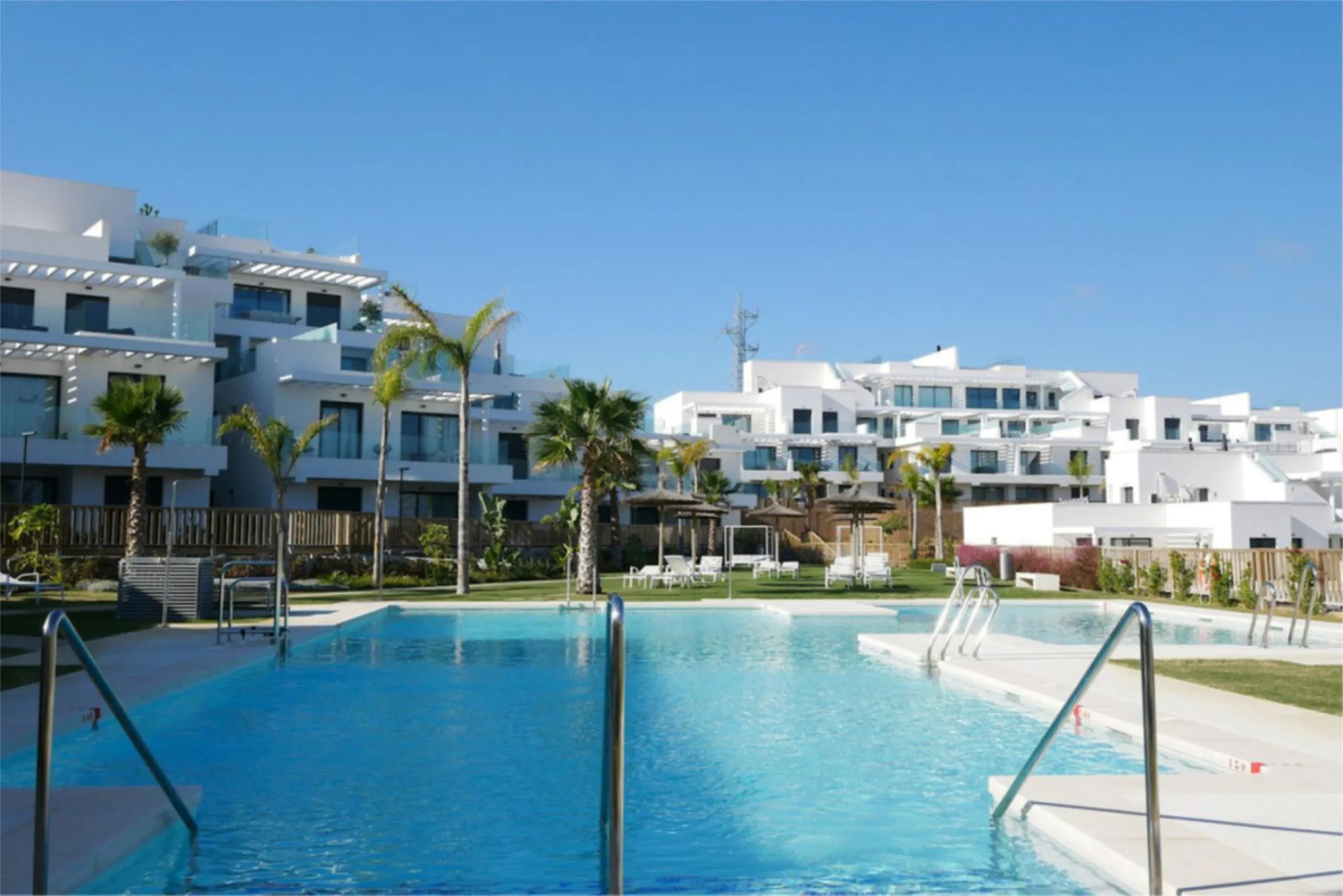 SHORT TERM RENTAL IS ALLOWED -  EASY VIEWING !!!!   Panoramic view with lateral sea view in the fishing village of La Cala de Mijas