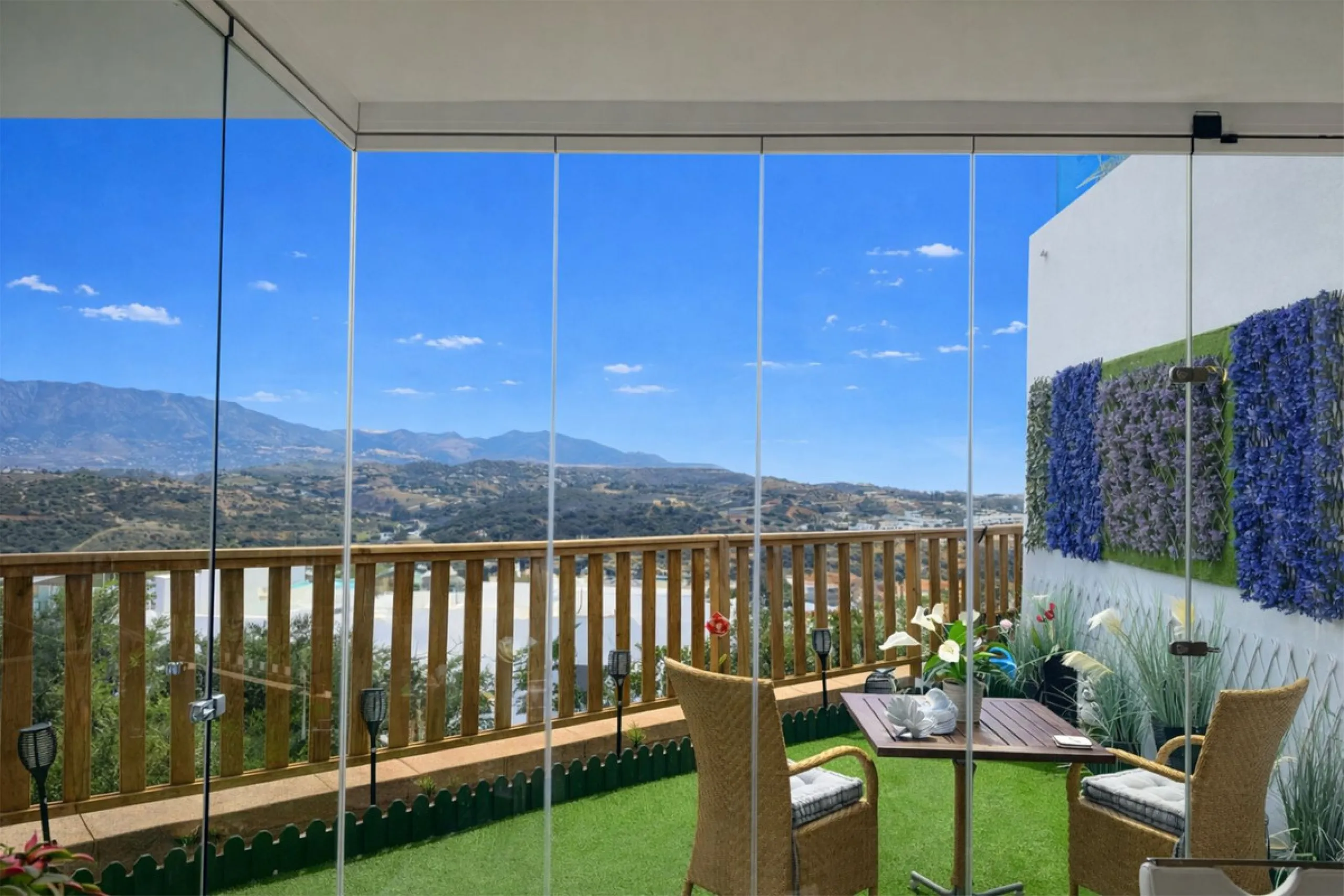 SHORT TERM RENTAL IS ALLOWED -  EASY VIEWING !!!!   Panoramic view with lateral sea view in the fishing village of La Cala de Mijas