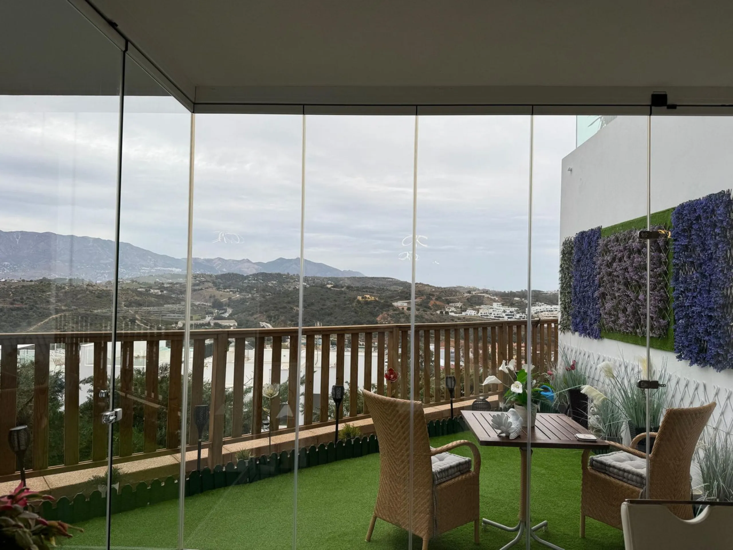 SHORT TERM RENTAL IS ALLOWED -  EASY VIEWING !!!!   Panoramic view with lateral sea view in the fishing village of La Cala de Mijas