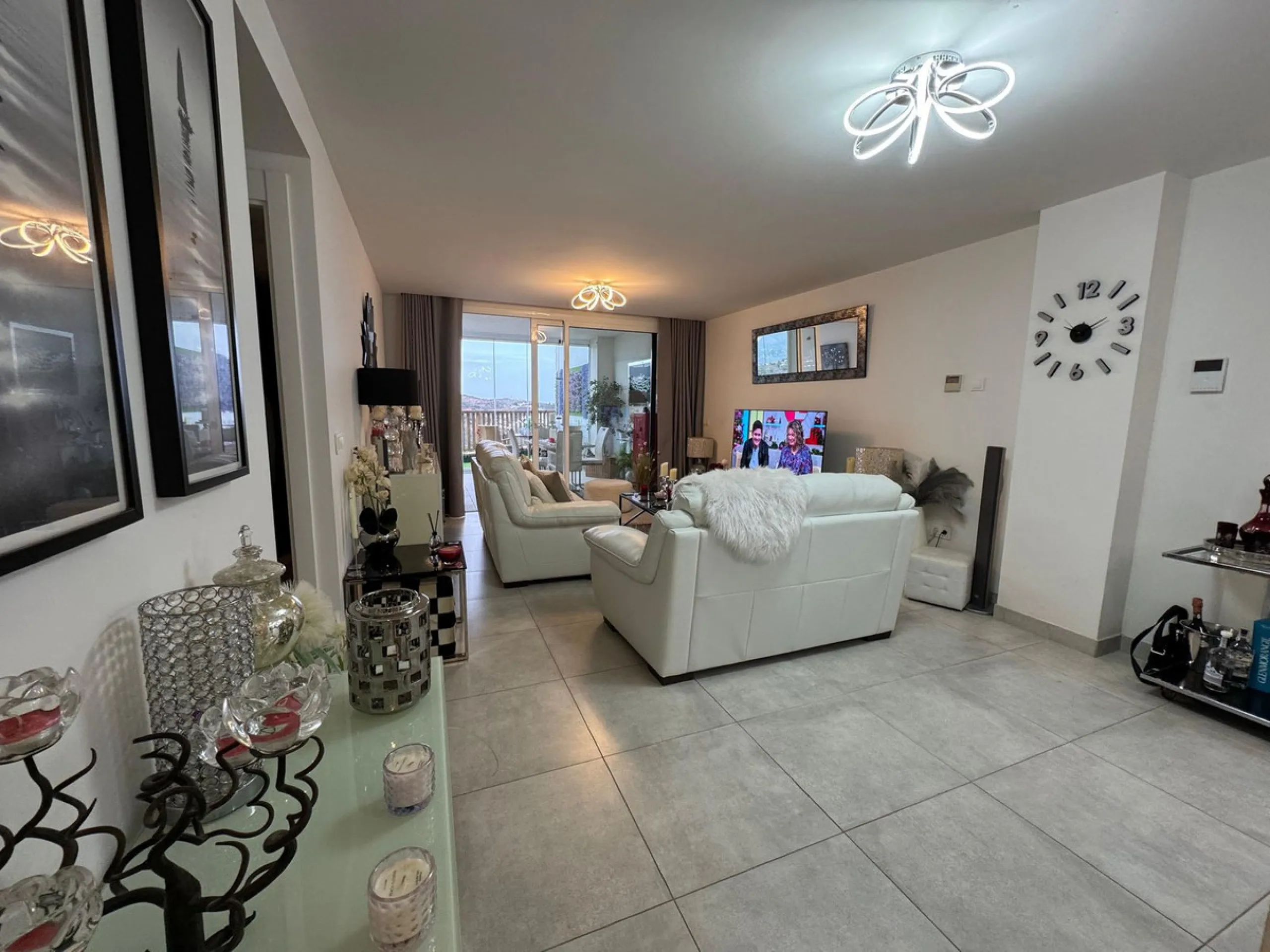 SHORT TERM RENTAL IS ALLOWED -  EASY VIEWING !!!!   Panoramic view with lateral sea view in the fishing village of La Cala de Mijas