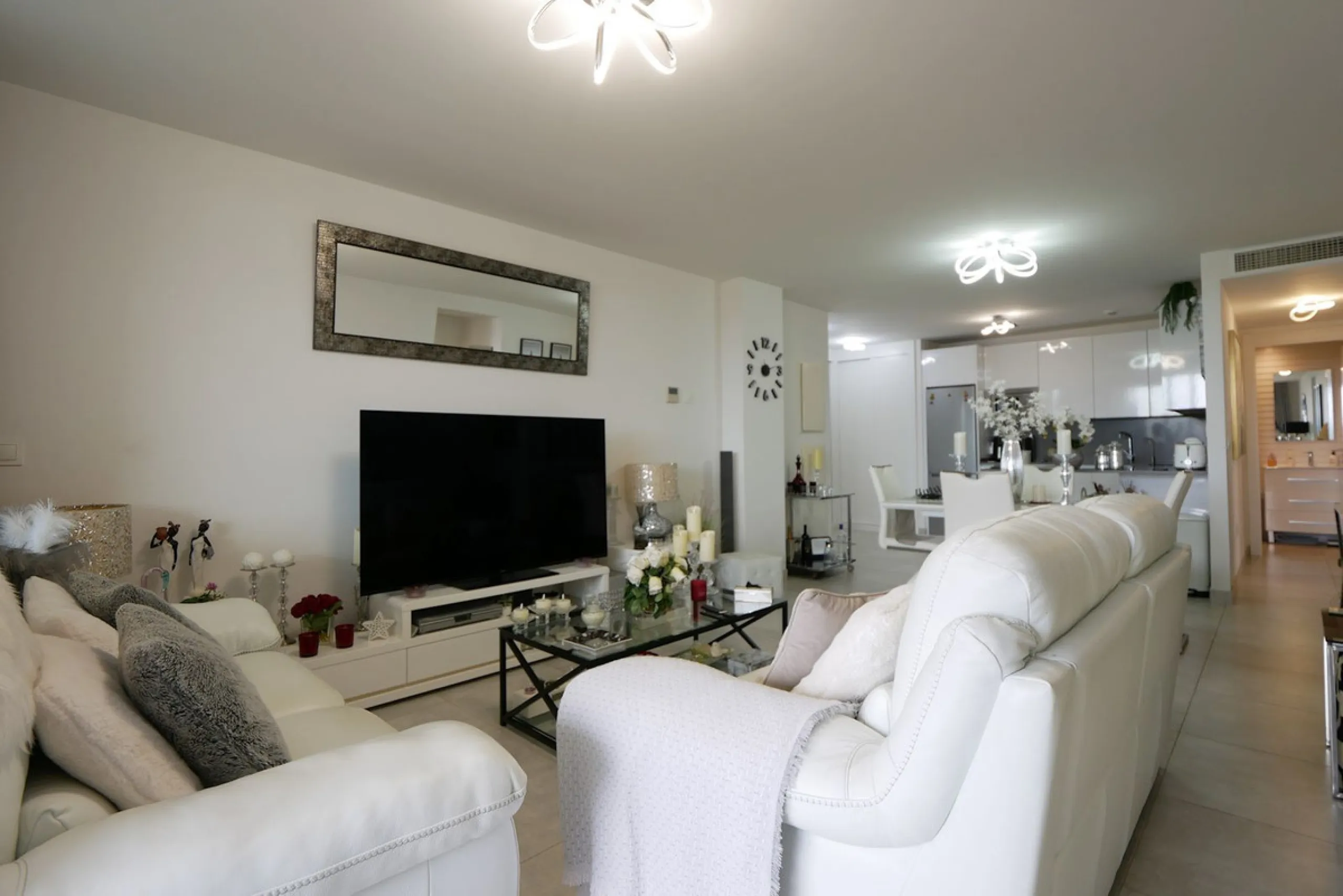 SHORT TERM RENTAL IS ALLOWED -  EASY VIEWING !!!!   Panoramic view with lateral sea view in the fishing village of La Cala de Mijas