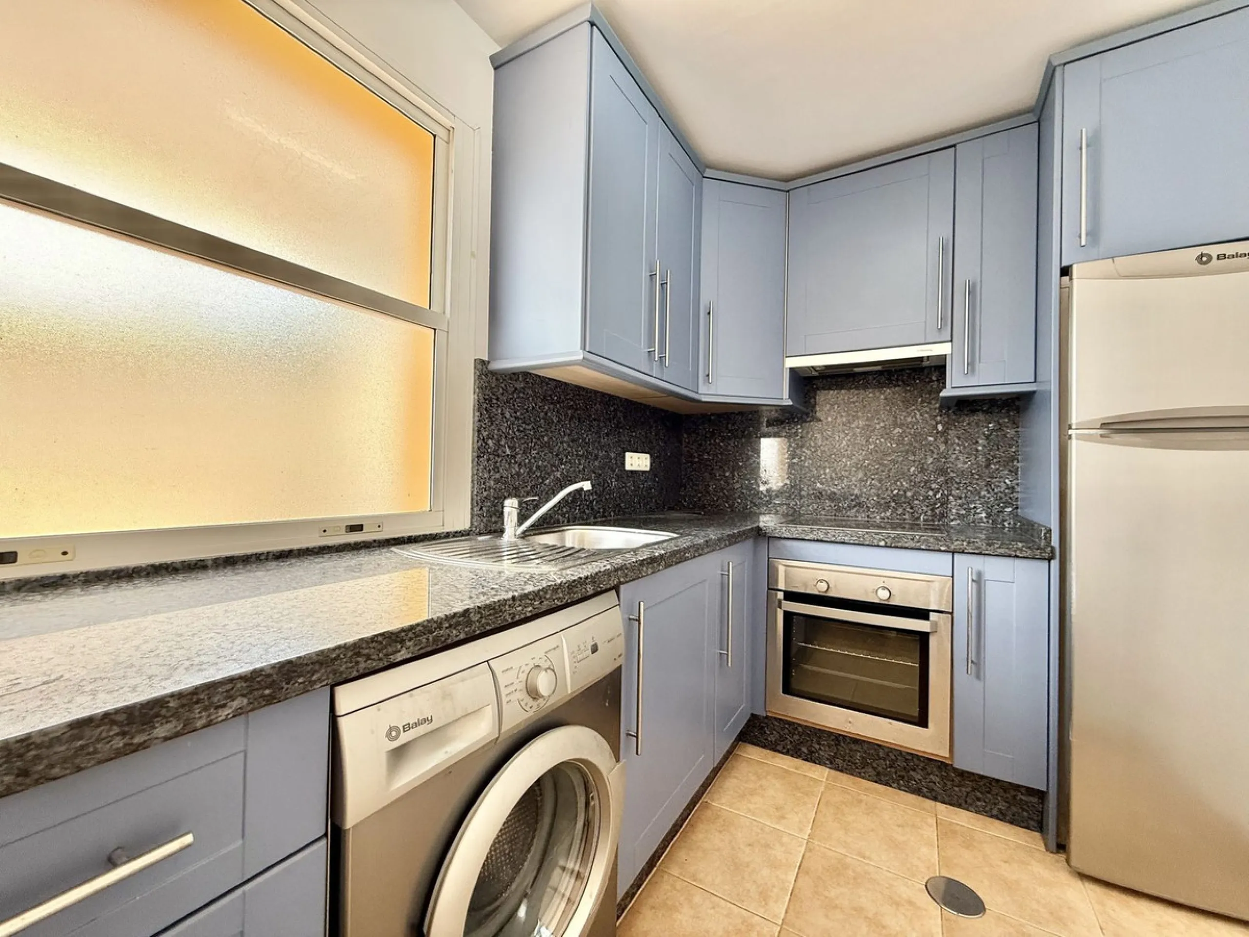 INVESTMENT OPPORTUNITY! NUEVA ANDALUCIA, WALKING DISTANCE TO AMENITIES