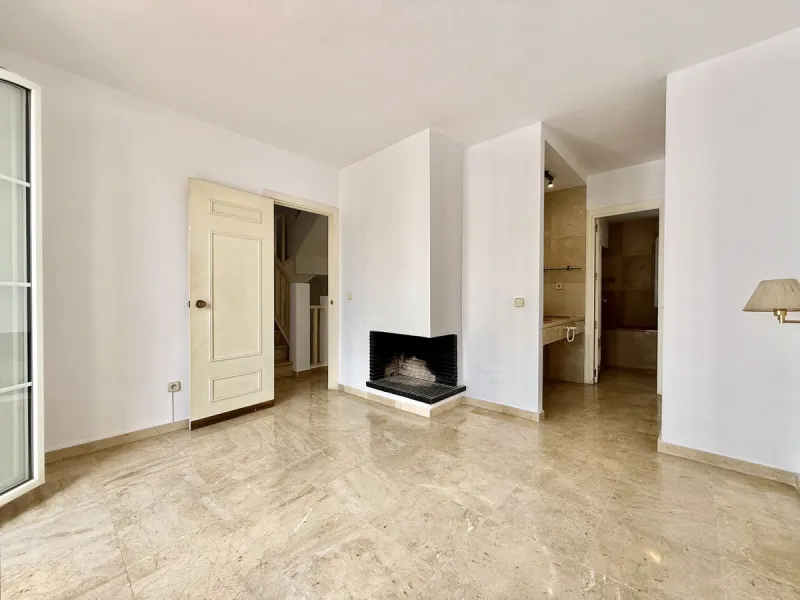 INVESTMENT OPPORTUNITY! NUEVA ANDALUCIA, WALKING DISTANCE TO AMENITIES