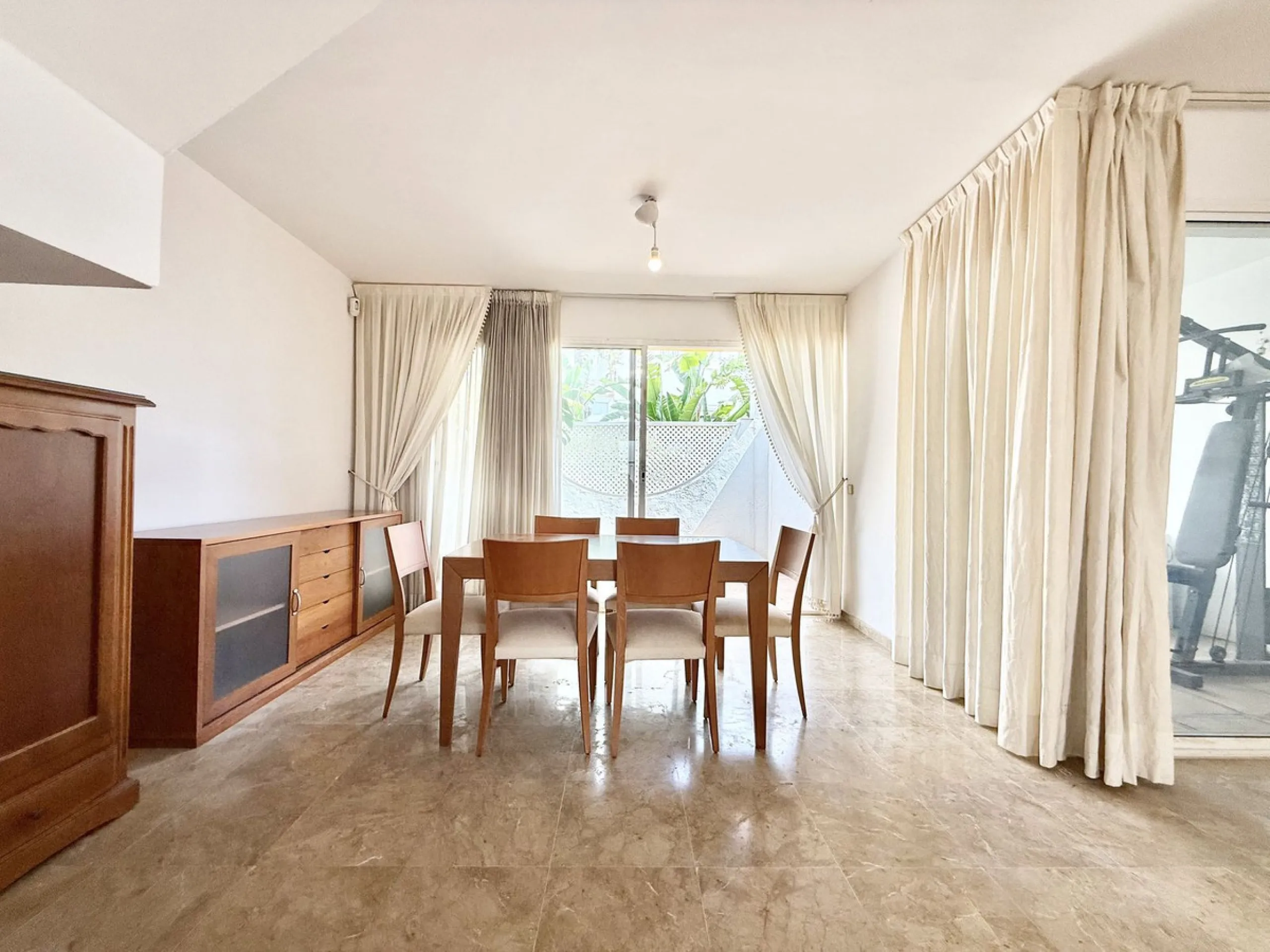 INVESTMENT OPPORTUNITY! NUEVA ANDALUCIA, WALKING DISTANCE TO AMENITIES