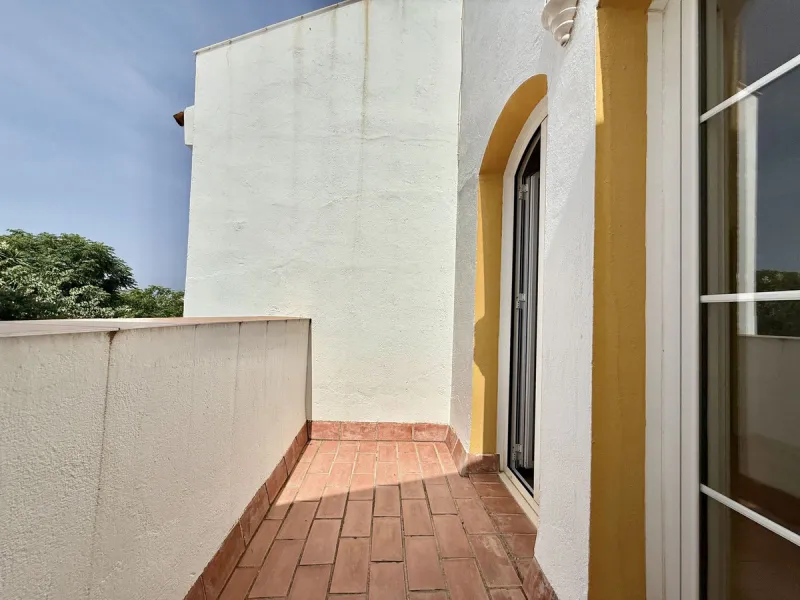 INVESTMENT OPPORTUNITY! NUEVA ANDALUCIA, WALKING DISTANCE TO AMENITIES