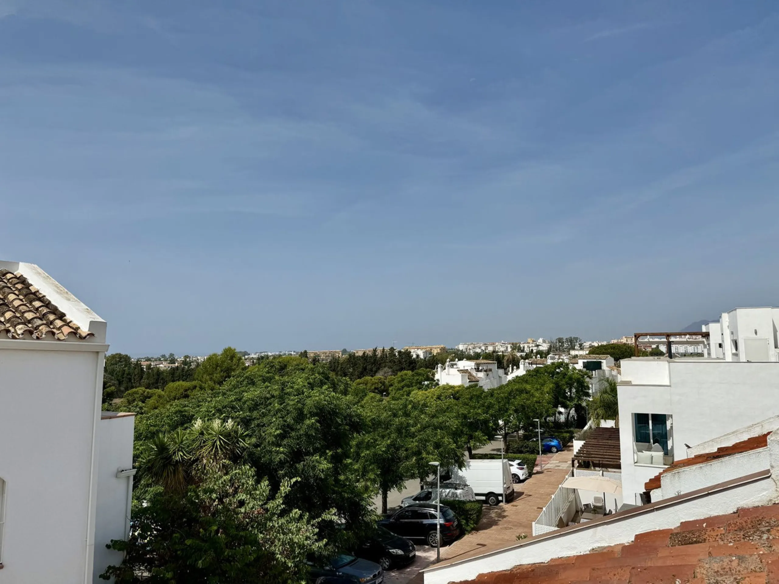 INVESTMENT OPPORTUNITY! NUEVA ANDALUCIA, WALKING DISTANCE TO AMENITIES