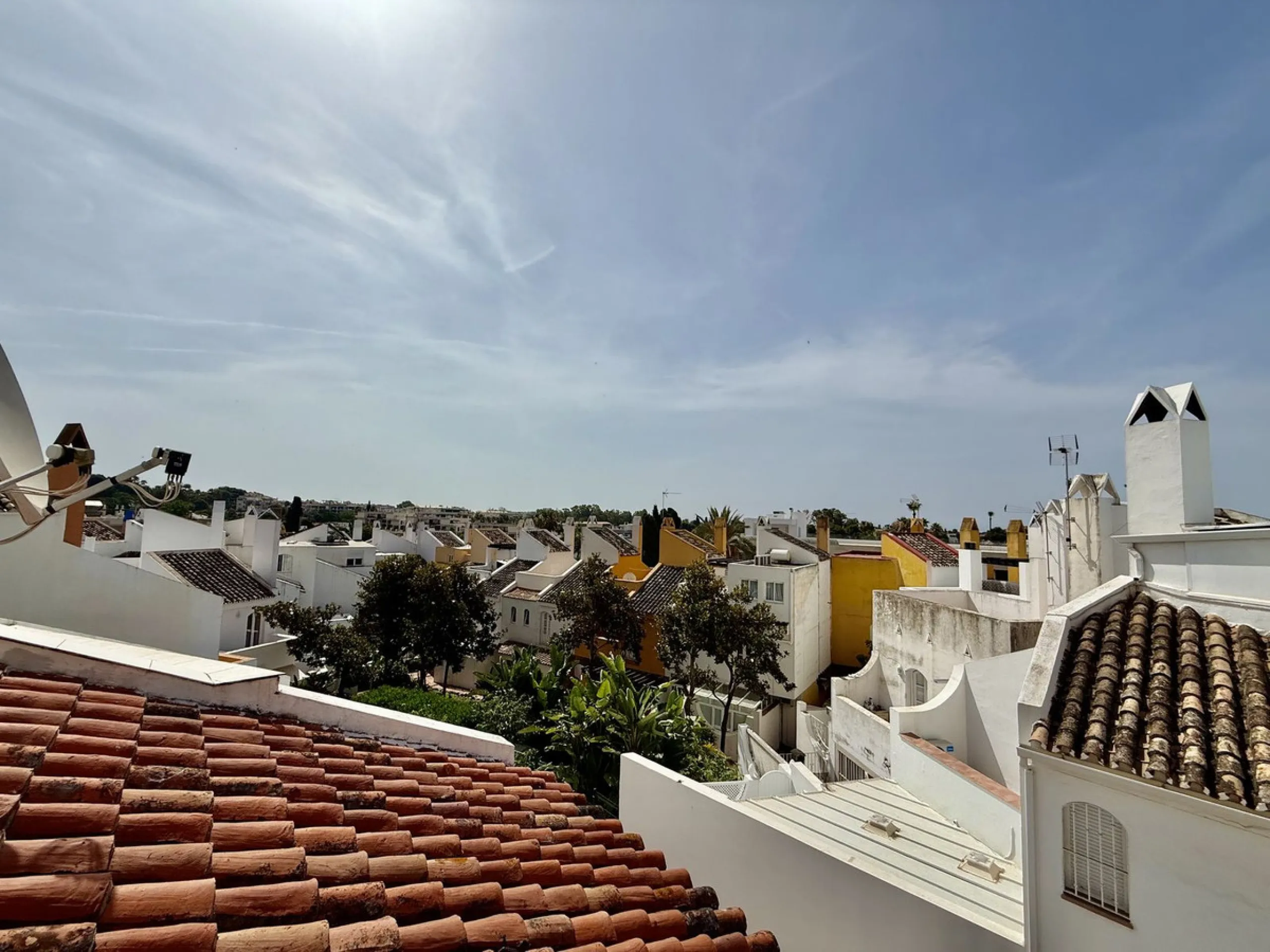 INVESTMENT OPPORTUNITY! NUEVA ANDALUCIA, WALKING DISTANCE TO AMENITIES