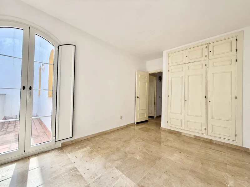 INVESTMENT OPPORTUNITY! NUEVA ANDALUCIA, WALKING DISTANCE TO AMENITIES