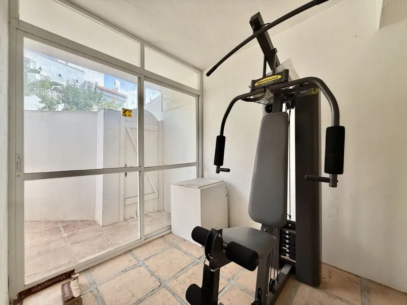 INVESTMENT OPPORTUNITY! NUEVA ANDALUCIA, WALKING DISTANCE TO AMENITIES
