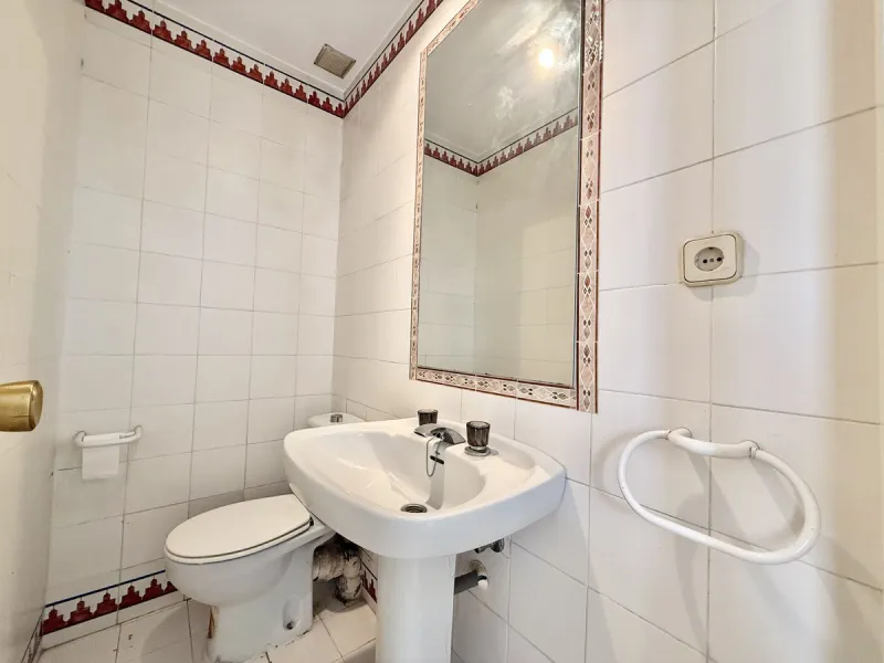 INVESTMENT OPPORTUNITY! NUEVA ANDALUCIA, WALKING DISTANCE TO AMENITIES