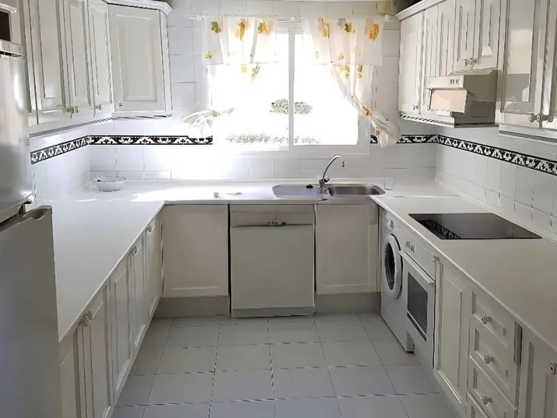 Spectacular apartment on the Beachfront, with open views of the Mediterranean Sea, Gibraltar and Africa. Located in a beautiful and well-kept urbanization just 5 minutes walk from the Estepona Marina, and surrounded by all kinds of services such as restau