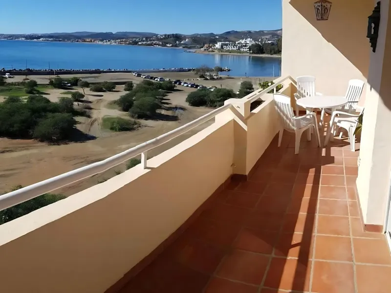 Spectacular apartment on the Beachfront, with open views of the Mediterranean Sea, Gibraltar and Africa. Located in a beautiful and well-kept urbanization just 5 minutes walk from the Estepona Marina, and surrounded by all kinds of services such as restau