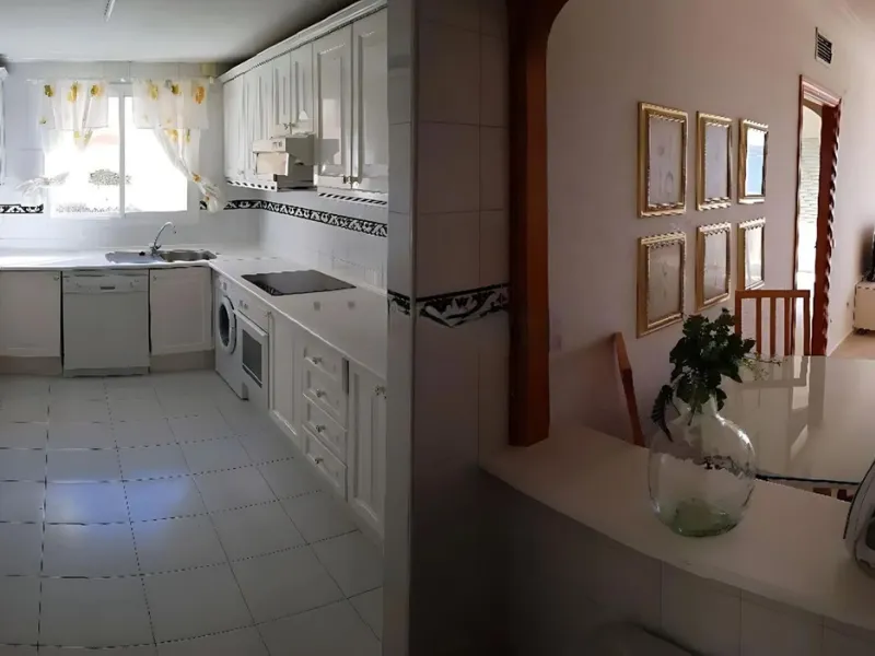 Spectacular apartment on the Beachfront, with open views of the Mediterranean Sea, Gibraltar and Africa. Located in a beautiful and well-kept urbanization just 5 minutes walk from the Estepona Marina, and surrounded by all kinds of services such as restau