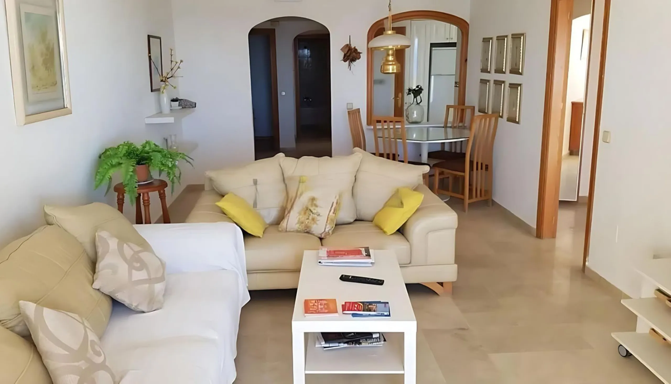 Spectacular apartment on the Beachfront, with open views of the Mediterranean Sea, Gibraltar and Africa. Located in a beautiful and well-kept urbanization just 5 minutes walk from the Estepona Marina, and surrounded by all kinds of services such as restau