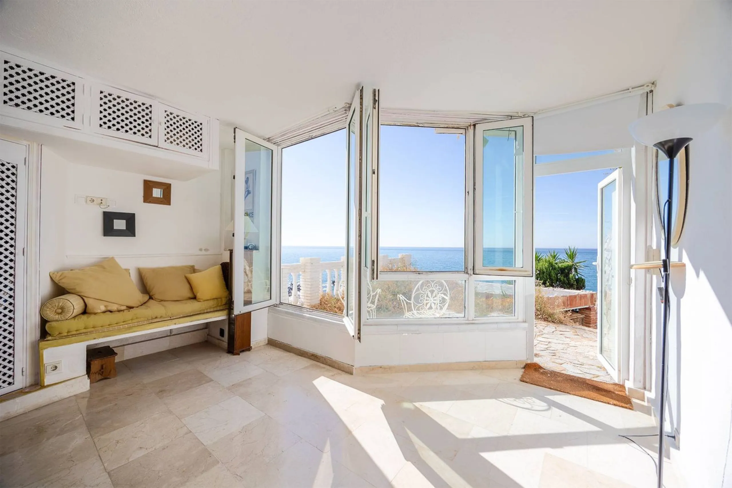 Unique apartment in Torremuelle, Benalmádena, boasting stunning sea views and excellent potential for capital appreciation.
