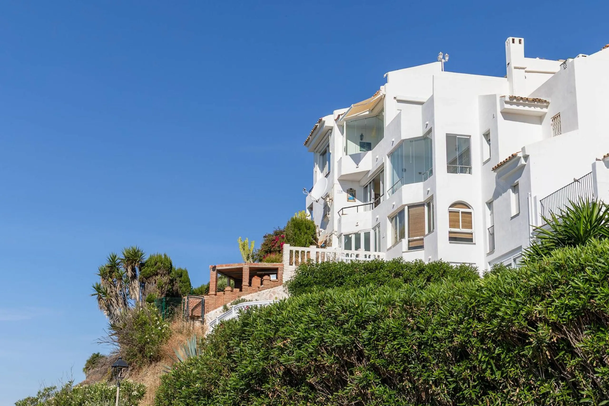 Unique apartment in Torremuelle, Benalmádena, boasting stunning sea views and excellent potential for capital appreciation.
