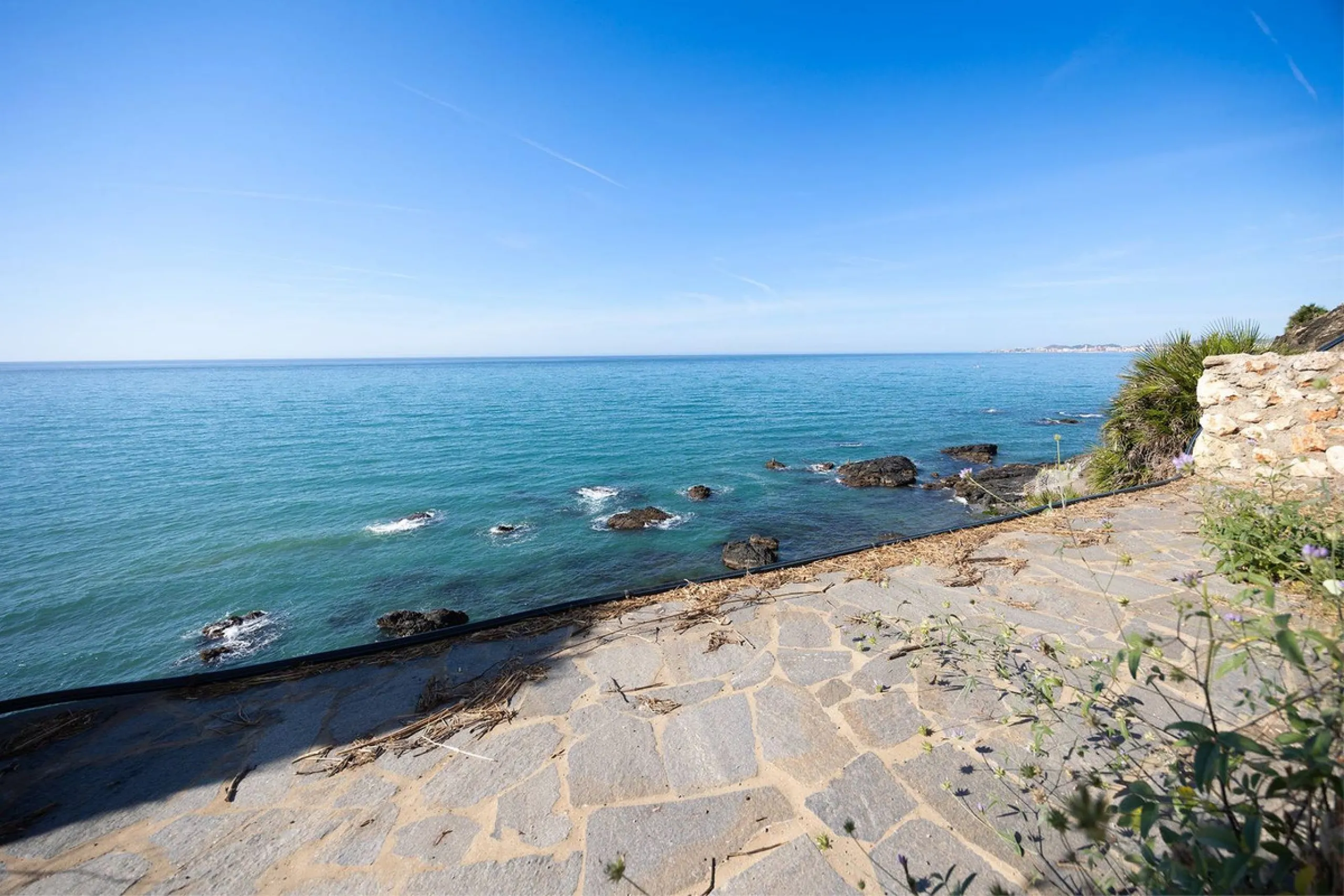 Unique apartment in Torremuelle, Benalmádena, boasting stunning sea views and excellent potential for capital appreciation.
