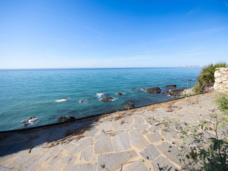 Unique apartment in Torremuelle, Benalmádena, boasting stunning sea views and excellent potential for capital appreciation.