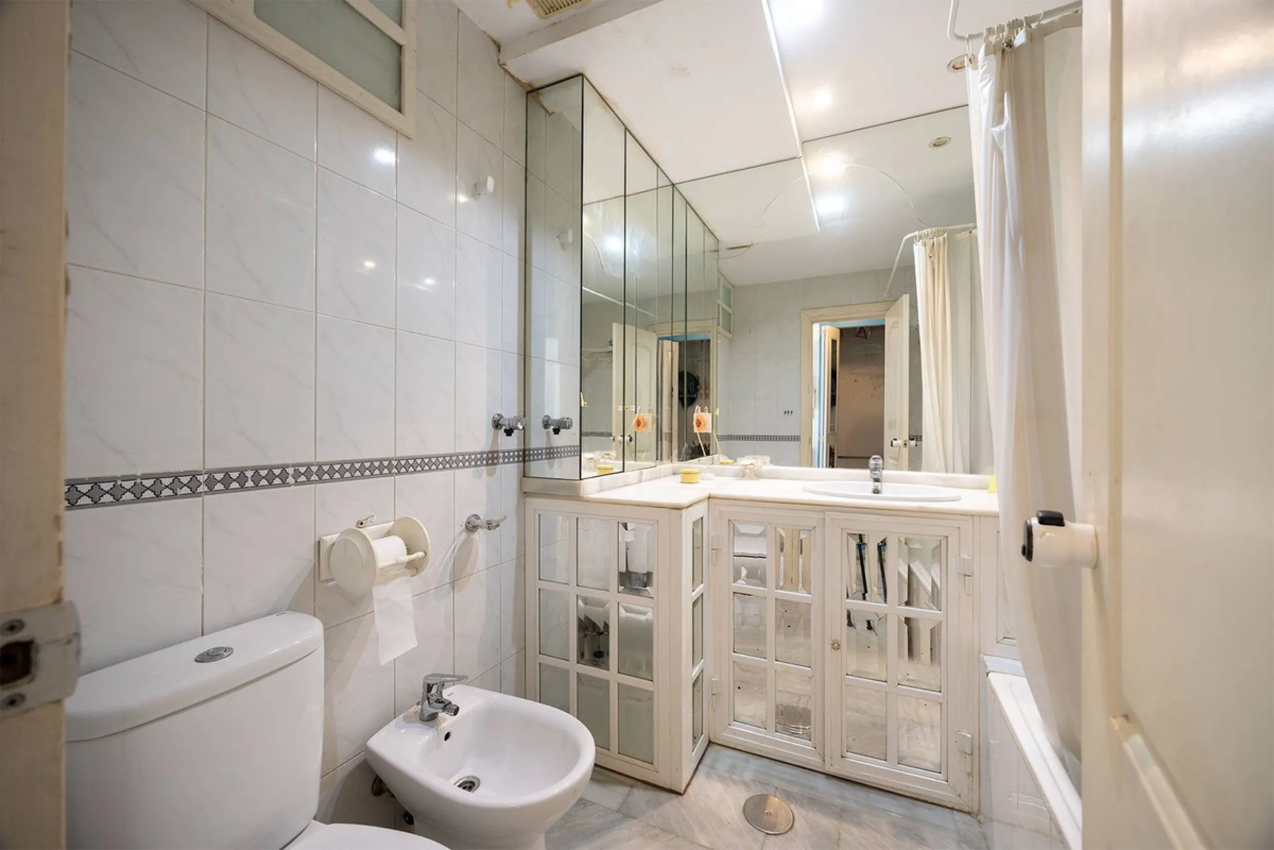 Unique apartment in Torremuelle, Benalmádena, boasting stunning sea views and excellent potential for capital appreciation.