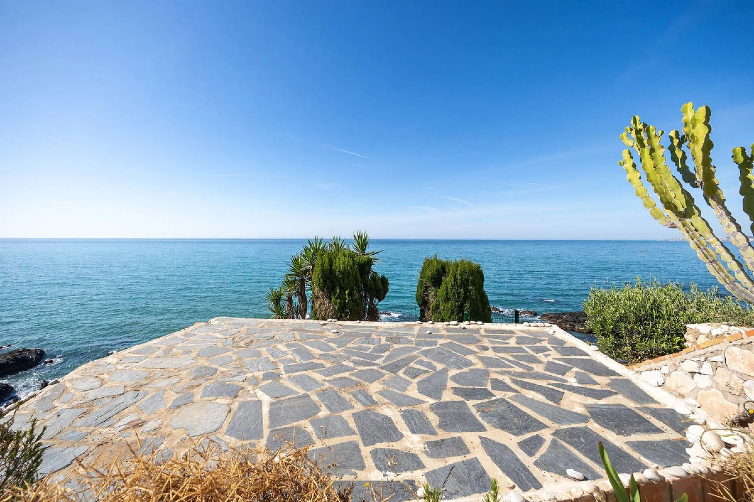 Unique apartment in Torremuelle, Benalmádena, boasting stunning sea views and excellent potential for capital appreciation.